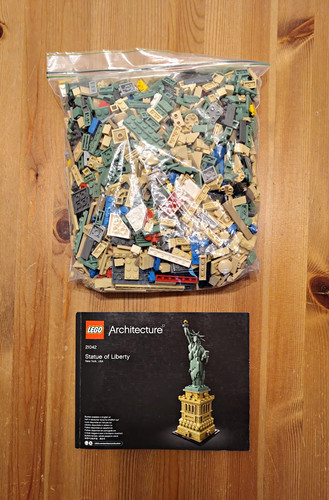 Lego architecture 21042 statue - architecture,